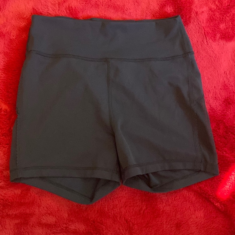 Black Lululemon ‘align’ shorts